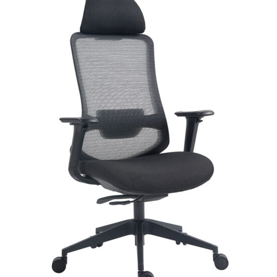 Silla ejecutiva AC-30 negra con cabecera, vista tres cuartos