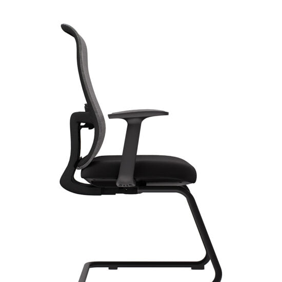 Silla visitante CH-006V con respaldo de malla y base trineo, vista lateral